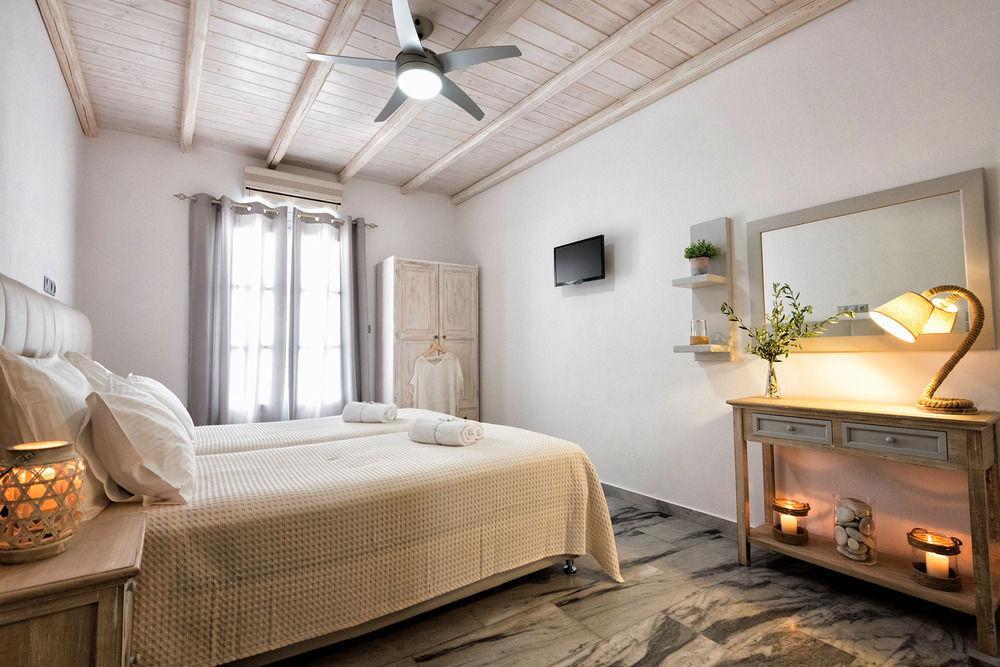 Hotel To Kyma