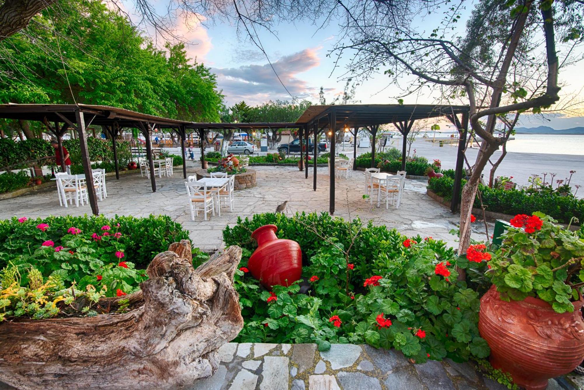 Hotel To Kyma Moudhros