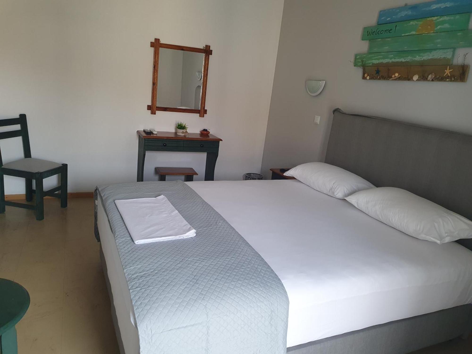 Hotel To Kyma